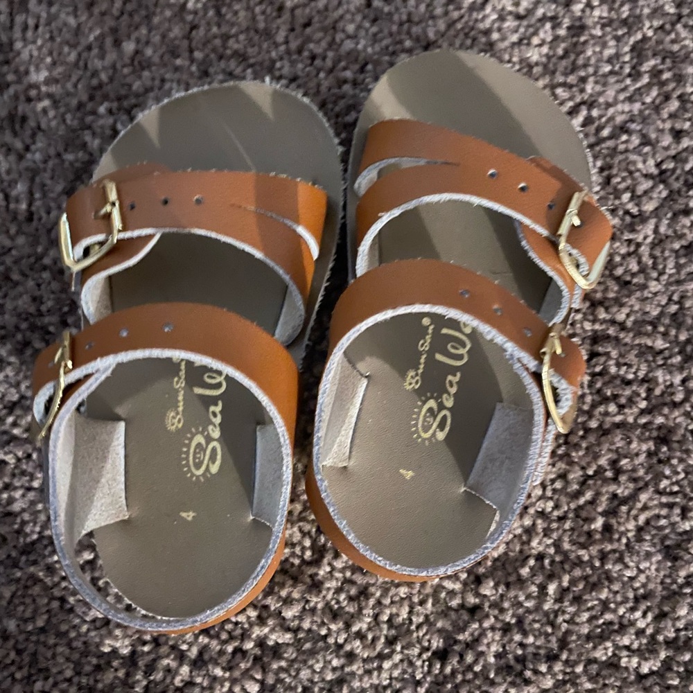 Sun Sans Sea Wee sandals size 4. EUC